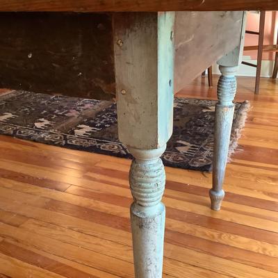 H538 Vintage Farmhouse Table