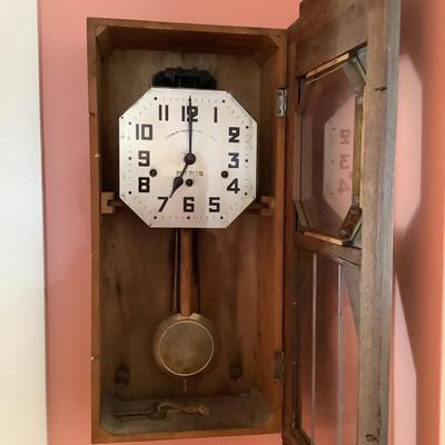 H544 Oak Comptoir D' Orleans Pans Wall Clock with Key