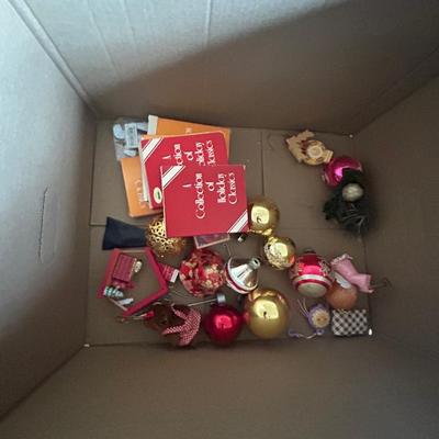 Christmas ornaments and holiday decor, estate group lot, all seen photos
