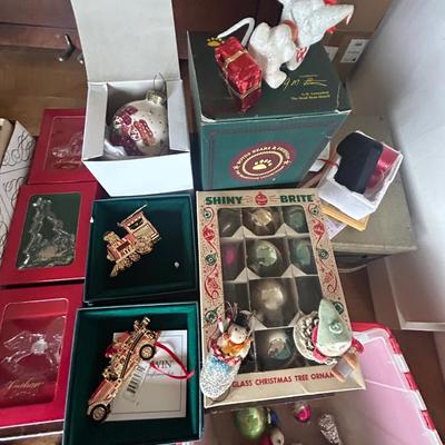 Christmas ornaments and holiday decor, estate group lot, all seen photos