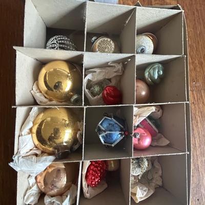 Christmas ornaments and holiday decor, estate group lot, all seen photos