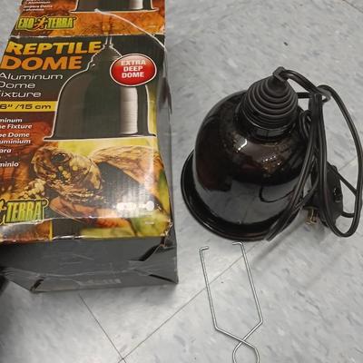 Reptile Dome heat lamp with bulb