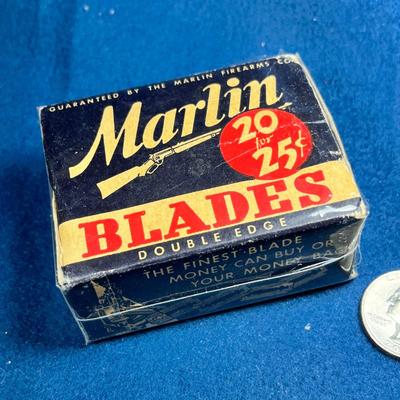 VINTAGE BOX OF MARLIN DOUBLE EDGE BLADES 