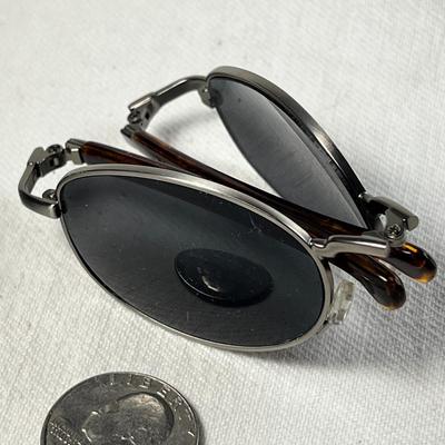1955 HIGH QUALITY FOLDING GLASS SUNGLASSES IN CASE