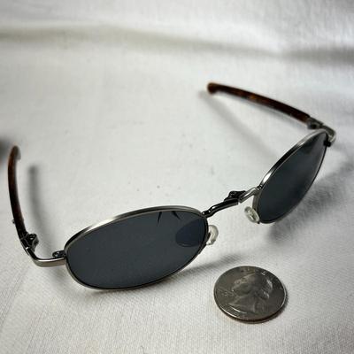 1955 HIGH QUALITY FOLDING GLASS SUNGLASSES IN CASE