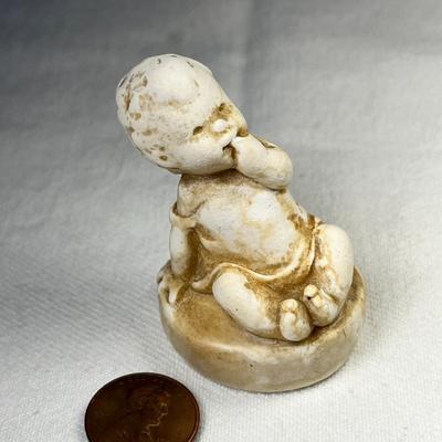 VINTAGE CERAMIC BABY FIGURINE ON BASE