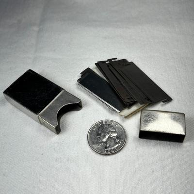VINTAGE METAL SHAVING BLADE HOLDER CONTAINER "GILETTE" with BLADES