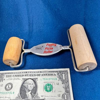 WOOD, METAL VINTAGE EKCO PASTRY & PIZZA ROLLER TOOL