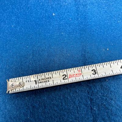 VINTAGE LUFKIN MEZUR-MATIC WHITE CLAD METAL 8 FT. MEASURING TAPE