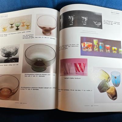 "THE COLLECTOR'S ENCYCLOPEDIA OF RUSSEL WRIGHT DESIGNS" BOOK by ANN KERR with PRICE GUIDE