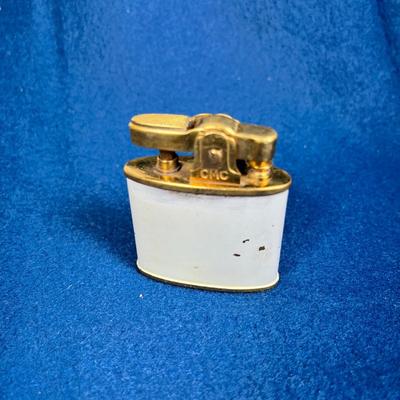 VINTAGE ENAMELED AND INCISED CONTINENTAL BRAND LIGHTER