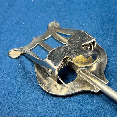 MUSICAL INSTRUMENT SHEET MUSIC HOLDER CLIP