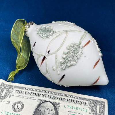 BEAUTIFUL LARGE CERAMIC CHRISTMAS BULB with RAISED SPARKLY LEAVES PATTERN