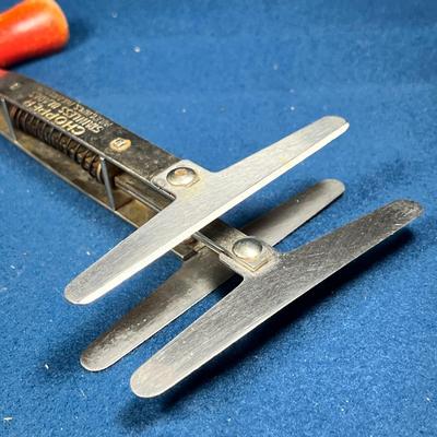 RED HANDLED VINTAGE FOOD CHOPPER TOOL