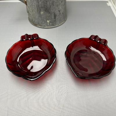 GALVANIZED OIL CAN AND 2 RED GLASS ASHTRAYS