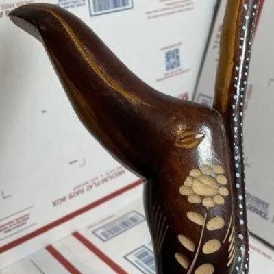 VINTAGE HAND CARVED JAMAICAN FOLK ART WALKING CANE/STICK, 45" TALL PEREOWNED IN VG CONDITION.