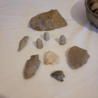 Antique Arrowheads, Roundshots, Bullets and More (BD-CE)