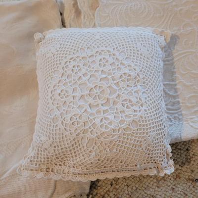 Coverlets, Bedspreads and More (L-CE)