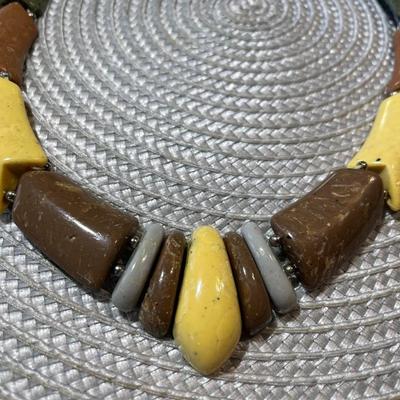 Vintage 20" V-Shaped Acrylic/Lucite Necklace in VG Preowned Condition as Pictured.