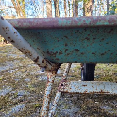 Metal Wheelbarrow (Y-CE)