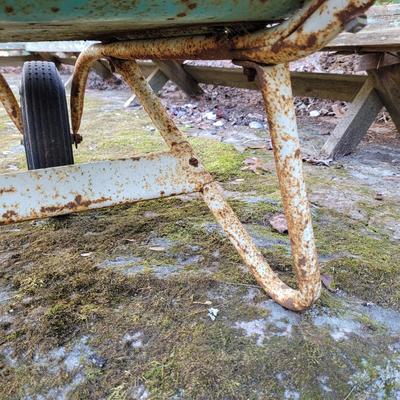 Metal Wheelbarrow (Y-CE)