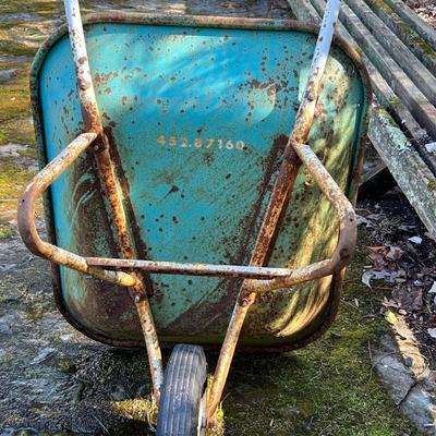 Metal Wheelbarrow (Y-CE)