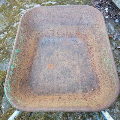 Metal Wheelbarrow (Y-CE)