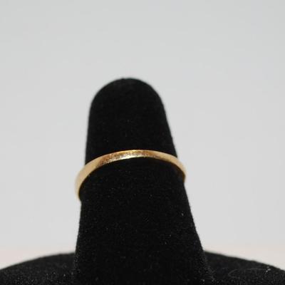 10k GOLD 3-Stones Cubic Zirconia Ring on a Yellow/Gold Band (3.1g) Size: 5