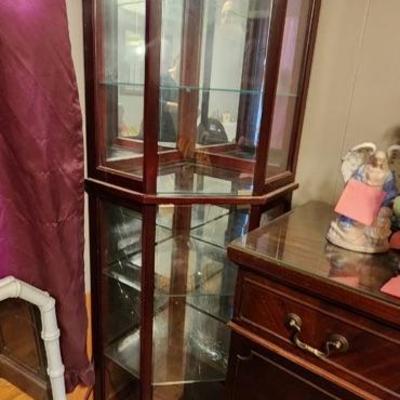 Curio cabinet w/broken mirror