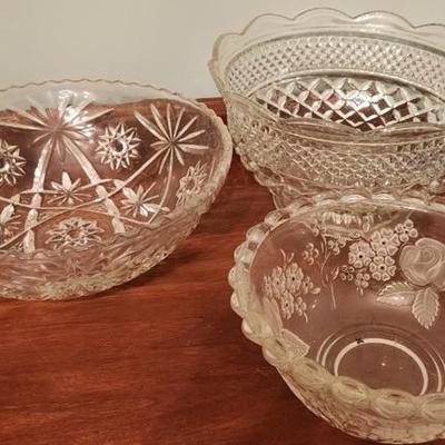 Ornate set of 3 glass bowls