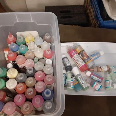 Storage tub of fabric paint
