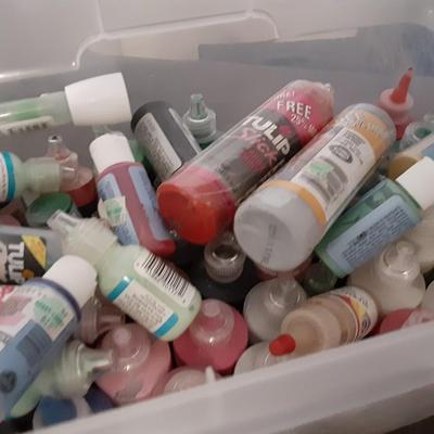 Storage tub of fabric paint