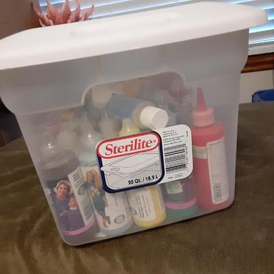 Storage tub of fabric paint