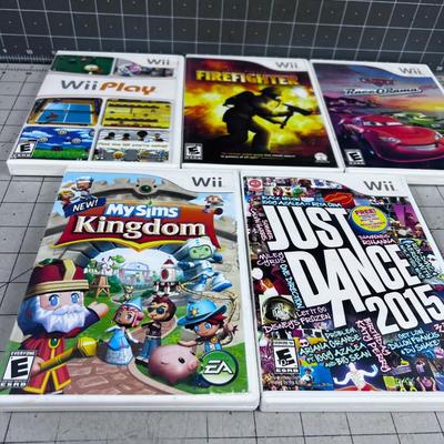 5 Wii Games; Sims & Fire Fighter 