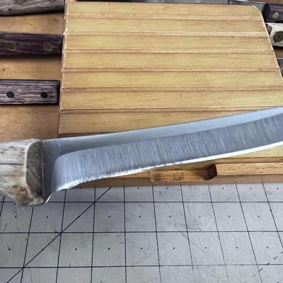 Knife Set with under the cupboard mount