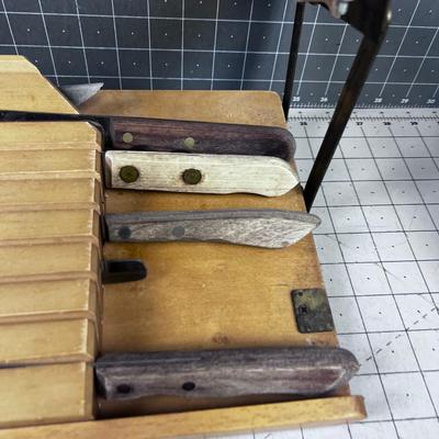 Knife Set with under the cupboard mount