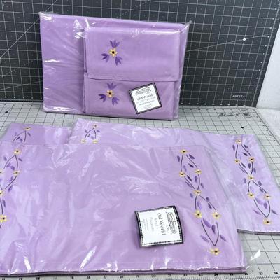 HUGE LOT of NEW TEMPTATIONS OLD WORLD Linens; Placemats, Napkins and Table Cloth