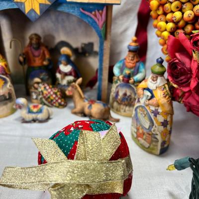 Jim Shore nativity figuines, Lots of Noel
