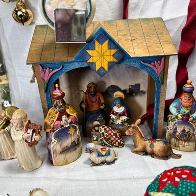 Jim Shore nativity figuines, Lots of Noel