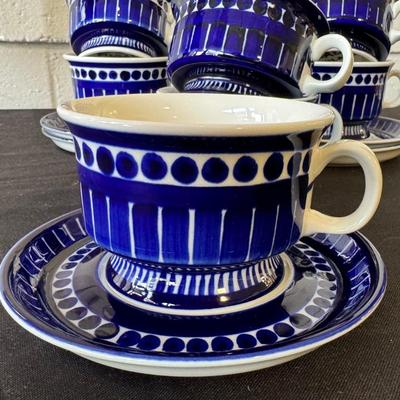 Arabia of Finland Valencia Set of Cups and Saucers