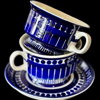 Arabia of Finland Valencia Set of Cups and Saucers