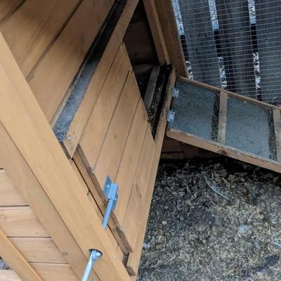 Pet's Imperial Chicken Coop