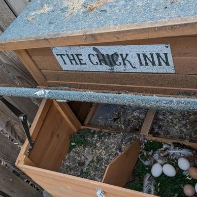 Pet's Imperial Chicken Coop