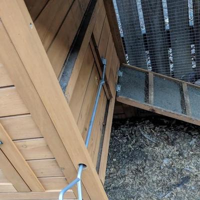 Pet's Imperial Chicken Coop