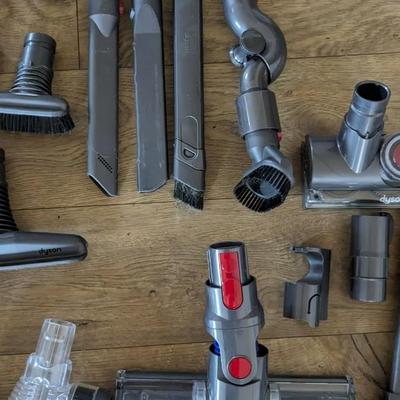 Dyson V7 Attachments and Charger