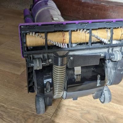 Upright Vacuum and Shampooer