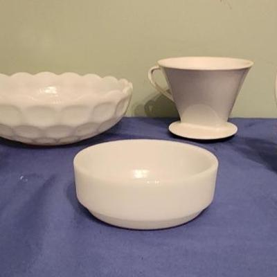 Milk glass set - 5