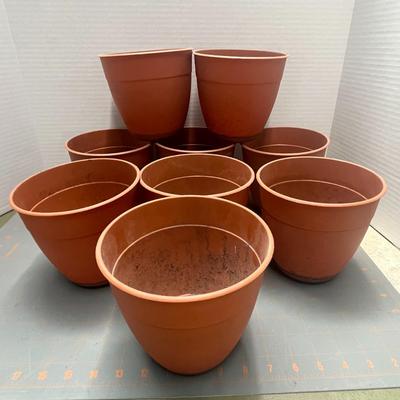 9 Plastic Plant Pots