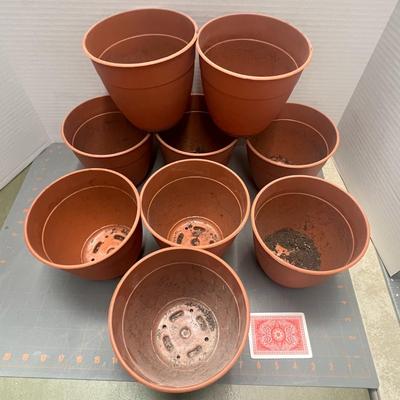 9 Plastic Plant Pots