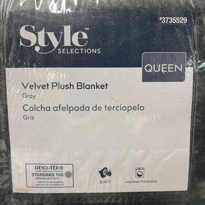 Style Selection Velvet Plush Blanket-Queen Size and Pillow Cases